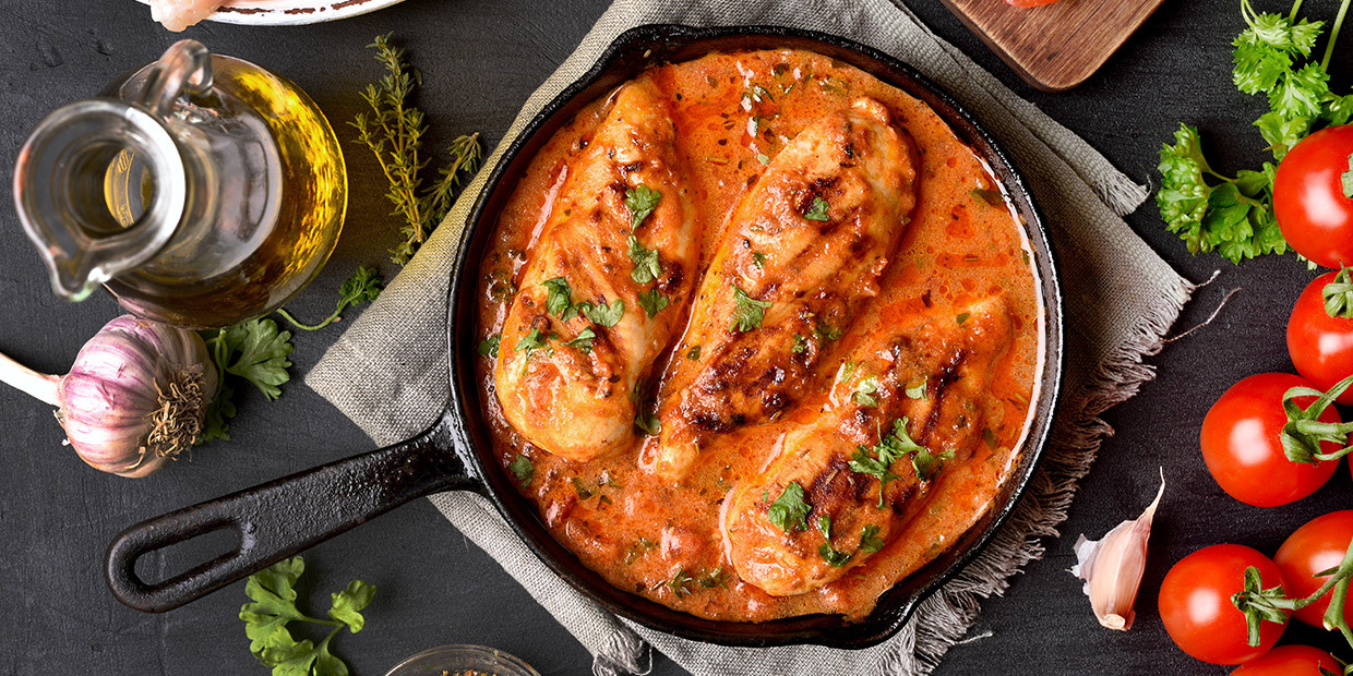 Κοκκινιστό Κοτόπουλο στην Κατσαρόλα Κοκκινιστό Κοτόπουλο στην Κατσαρόλα