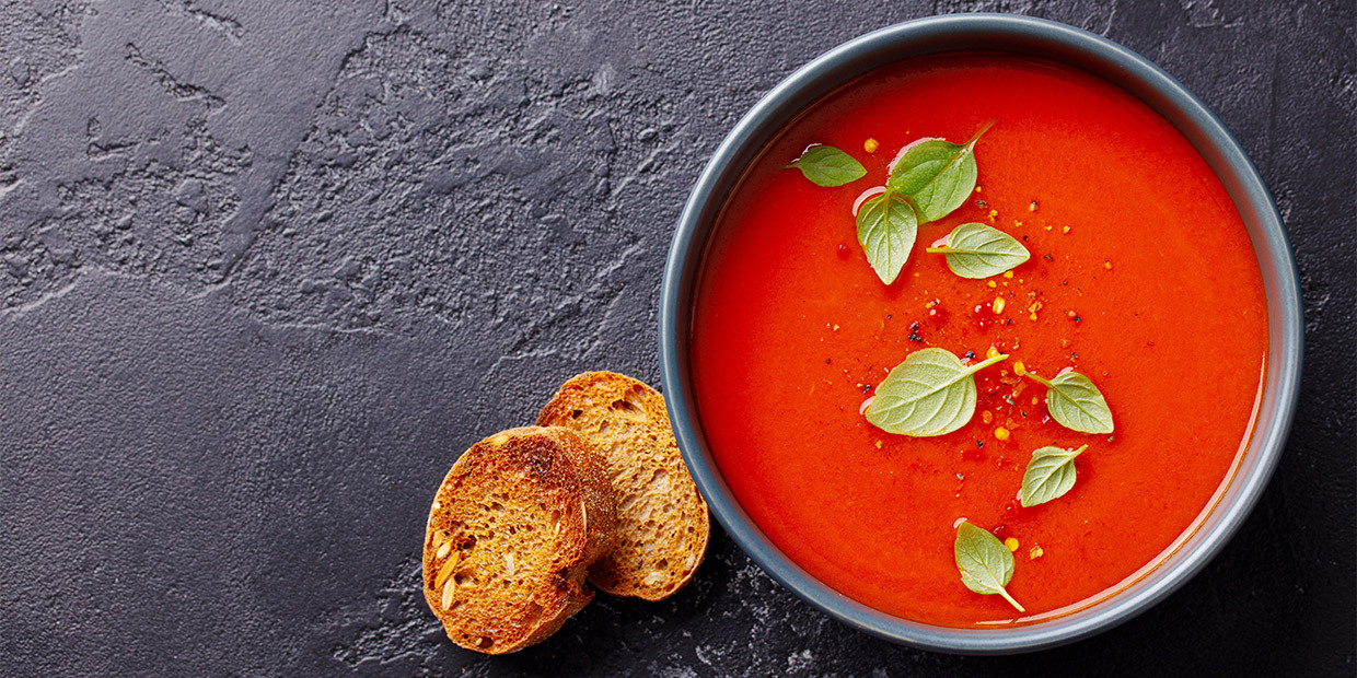 ΤΟΜΑΤΟΣΟΥΠΑ ΜΕ ΒΑΣΙΛΙΚΟ ΤΟΜΑΤΟΣΟΥΠΑ ΜΕ ΒΑΣΙΛΙΚΟ